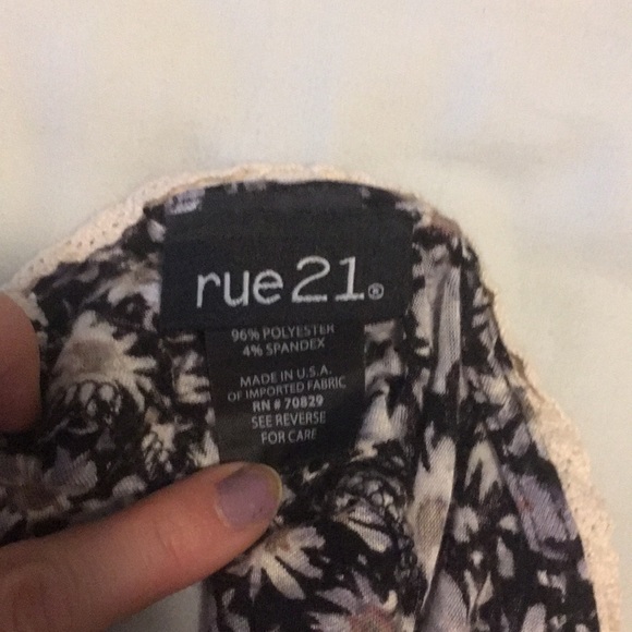 Girly halter crop top - Picture 3 of 4